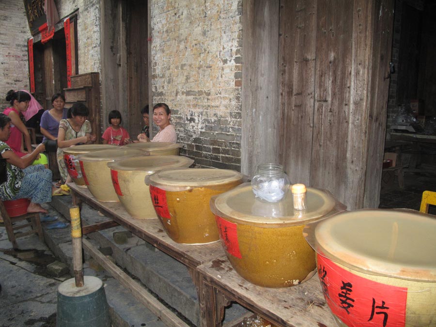 Home-made pickles offered for sale. (CnDG by Jiao Meng)