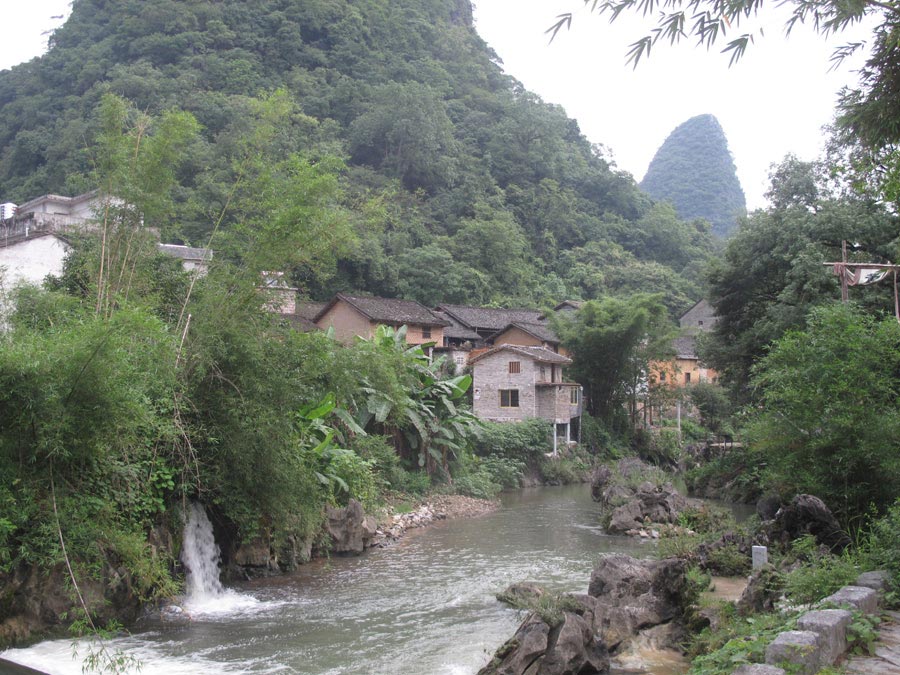 Located in the Northeast part of Guangxi Autonomous Region, the ancient town of Huangyao has buildings in the Ming Dynasty (1368-1644) style. It was selected as one of top 50 must-go attractions for foreigners by a Chinese newspaper in 2007. (CnDG by Jiao Meng)