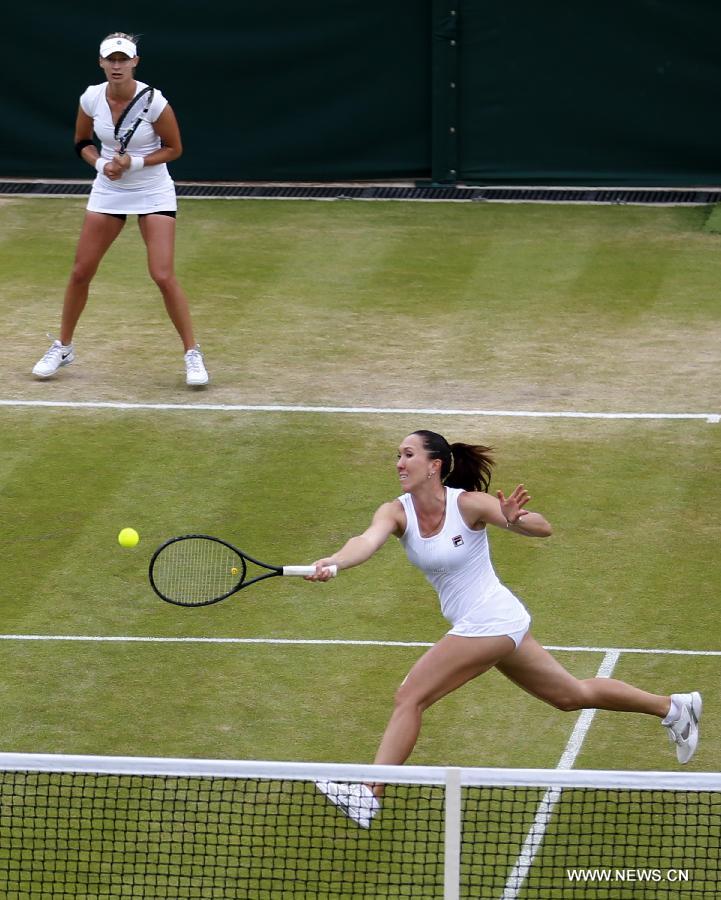 Jelena Jankovic (R) of Serbia and Mirjana Lucic-Baroni of Croatia compete during the quarterfinal of women's' doubles against Peng Shuai of China and Su-Wei Hsieh of Chinese Taipei on day 9 of the Wimbledon Lawn Tennis Championships at the All England Lawn Tennis and Croquet Club in London, Britain on July 3, 2013. Peng and Hsieh won 2-0. (Xinhua/Wang Lili)