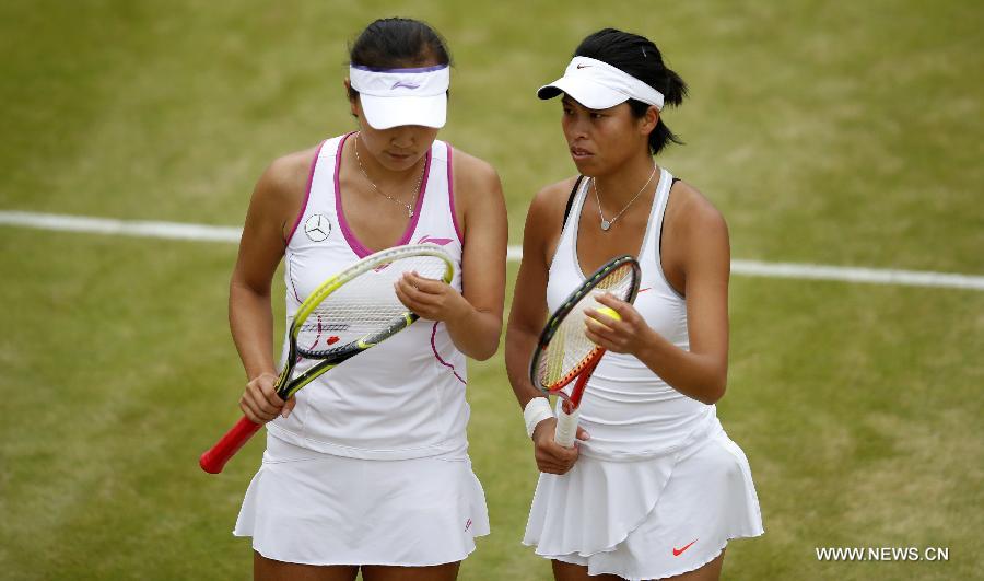 Peng Shuai (L) of China and Su-Wei Hsieh of Chinese Taipei celebrate after the quarterfinal of women's doubles against Jelena Jankovic of Serbia and Mirjana Lucic-Baroni of Croatia on day 9 of the Wimbledon Lawn Tennis Championships at the All England Lawn Tennis and Croquet Club in London, Britain on July 3, 2013. Peng and Hsieh won 2-0. (Xinhua/Wang Lili)