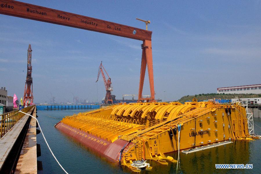 Photo taken on July 3, 2013 shows a buoy of the newly-built deep-sea engineering equipment in Qingdao, east China's Shandong Province. (Xinhua/Wan Houde)