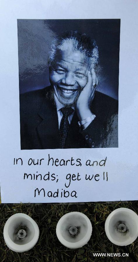 A card with praying words is presented to South African former president Nelson Mandela outside Mandela's house in Johannesburg, South Africa, on July 3, 2013. Mandela is breathing by medical life support measures under the condition described as "perilous" by family members in a court paper-work released on Wednesday. (Xinhua/Li Qihua)
