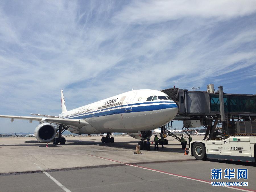 Air China's Flight CA4108 waits to take off on July 3, 2013.(Photo/Xinhua)