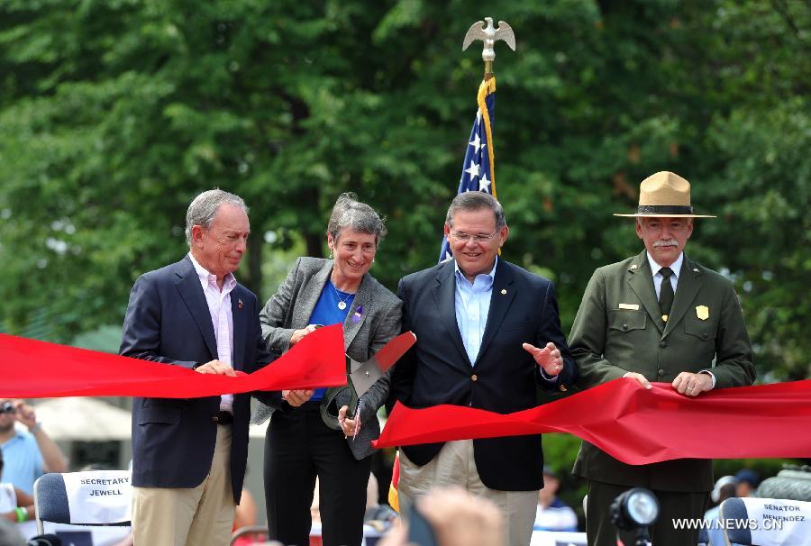 New York Mayor Michael Bloomberg (1st L) and other guests attend the reopening ceremony of the Statue of Liberty at Liberty Island in New York, the United States, on July 4, 2013, the U.S. Independence Day. The Statue of Liberty and Liberty Island reopened to the public on Thursday for the first time since Hurricane Sandy made landfall on Oct. 29, 2012. (Xinhua/Wang Lei)