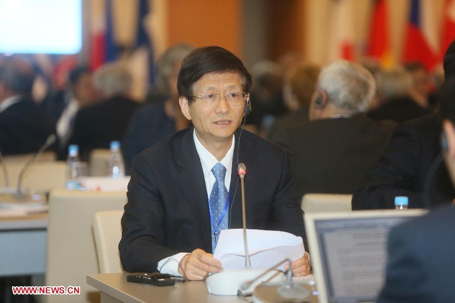Meng Jianzhu, a member of the Political Bureau of the Communist Party of China (CPC) Central Committee, and secretary of the Commission for Political and Legal Affairs of the CPC Central Committee, offers a keynote speech at an international meeting of high-ranking security officials in Vladivostok, Russia, July 4, 2013.(Xinhua/Hao Fan)
