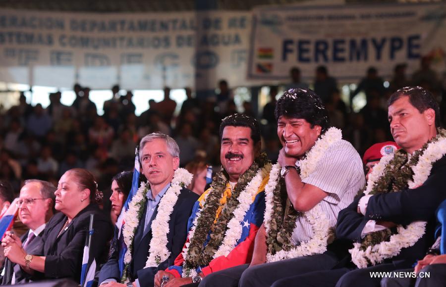 Image provided by Venezuela's Presidency shows President of Venezuela Nicolas Maduro (3rd R), President of Bolivia Evo Morales (2nd R) and President of Ecuador Rafael Correa (1st R) participating in the meeting of the Union of South American Nations (UNASUR, by its acronym in Spanish) in Cochabamba, Bolivia, on July 4, 2013. (Xinhua/Venezuela's Presidency)