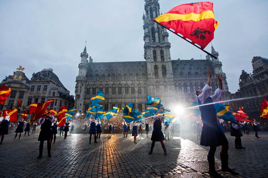 Performers present the annual procession of Ommegang at the Grand Place of Brussels, capital of Belgium, July 4, 2013. More than 1,000 performers took part in Ommegang, Brussels' traditional annual pageant, to reenact the entry of Holy Roman Emperor Charles V to Brussels in 1549. (Xinhua/Zhou Lei) 