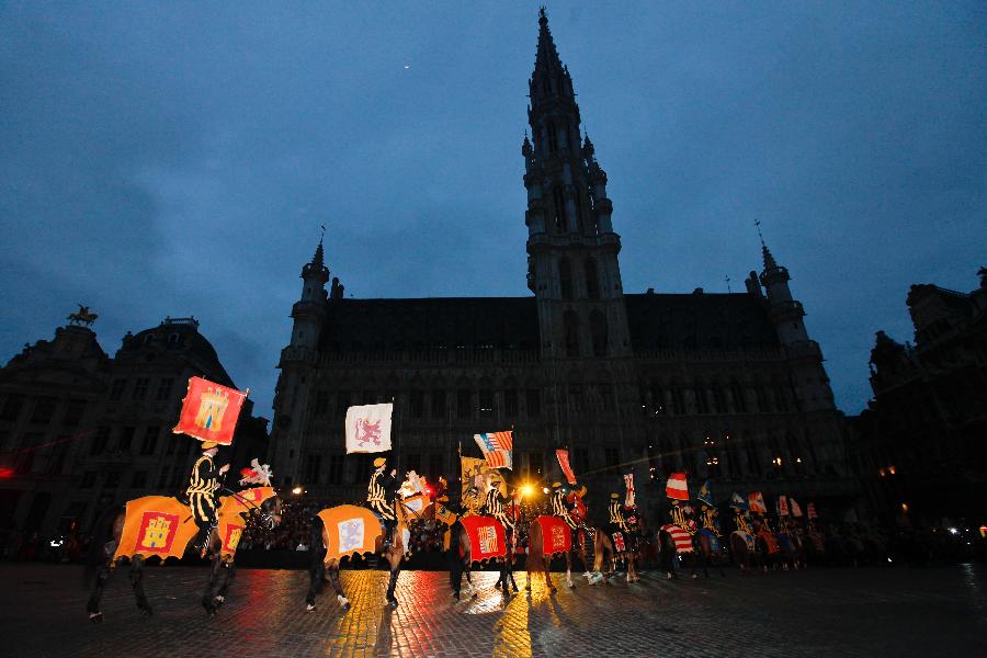 Performers present the annual procession of Ommegang at the Grand Place of Brussels, capital of Belgium, July 4, 2013. More than 1,000 performers took part in Ommegang, Brussels' traditional annual pageant, to reenact the entry of Holy Roman Emperor Charles V to Brussels in 1549. (Xinhua/Zhou Lei) 