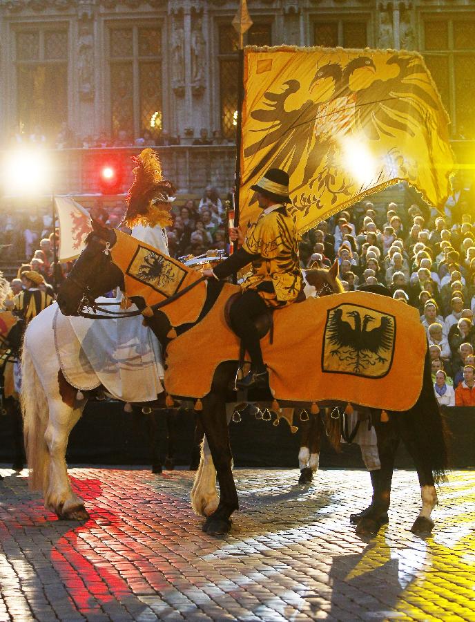 Performers present the annual procession of Ommegang at the Grand Place of Brussels, capital of Belgium, July 4, 2013. More than 1,000 performers took part in Ommegang, Brussels' traditional annual pageant, to reenact the entry of Holy Roman Emperor Charles V to Brussels in 1549. (Xinhua/Zhou Lei) 