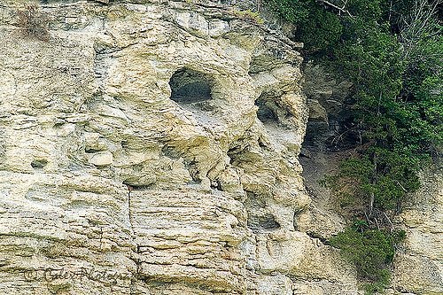 Skull-like cliff (Kentucky, U.S.). Speaking of natural landscapes, we often think of breathtaking mountains and beatiful grasslands. However, there are some that is so horrible, looking just like hell. (Photo: huanqiu.com)