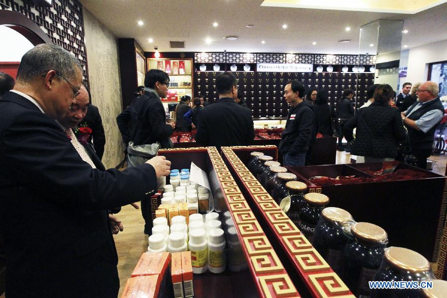 Customers and guests visit the Beijing Tong Ren Tang Cabramatta Store, southeast of Sydney, Australia, on July 5, 2013. Beijing Tong Ren Tang Cabramatta Store opened on July 5, 2013, the fourth store in Australia following the stores in Sydney CBD in 2005,, Brisbane in 2008 and Chatswood, north of Sydney in 2011. Australia legalized traditional Chinese medicine in 2012. Beijing TRT founded in 1669 is a famous time-honored brand in traditional Chinese medicine industry. (Xinhua/Jin Linpeng)