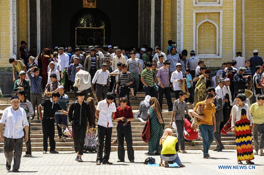 Muslims leave a mosque after praying in Kashgar, northwest China's Xinjiang Uygur Autonomous Region, on July 5, 2013, the last Day of Jumah before the holy month of Ramadan. (Xinhua/Shen Qiao)