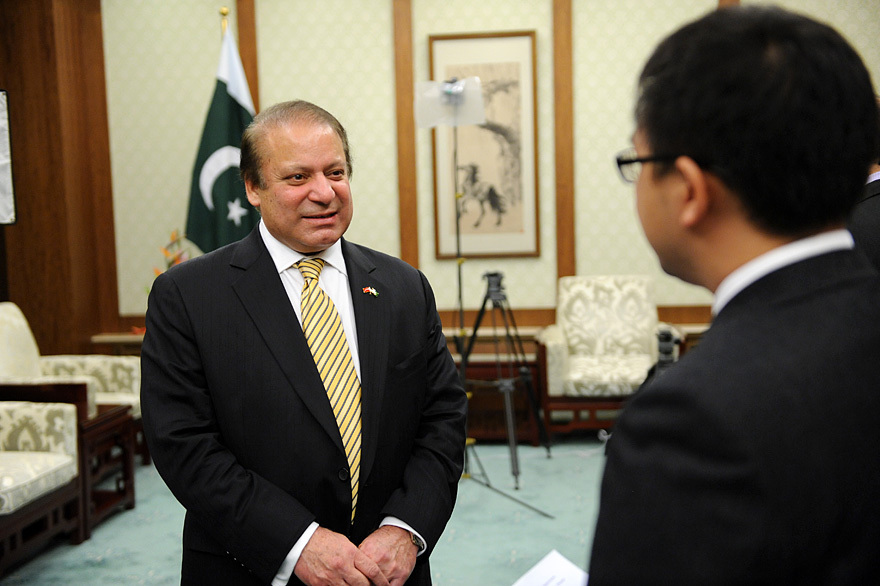 Pakistani Prime Minister Nawaz Sharif (L) gives an exclusive interview to Xinhuanet in Beijing, July 5, 2013. (Xinhuanet Photo) 