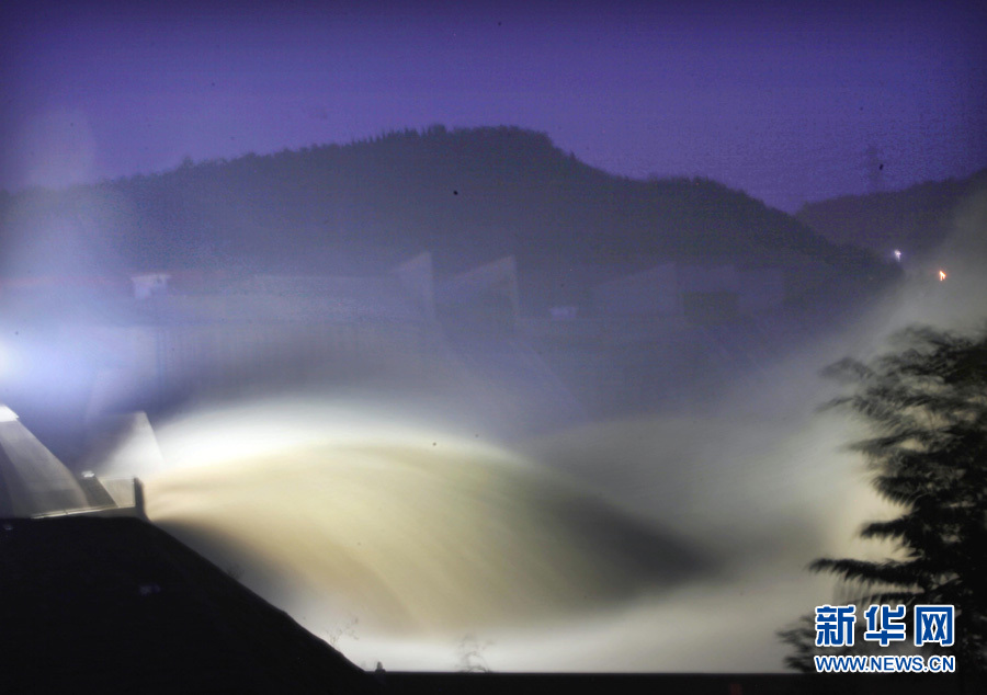 Water gushes out from the Xiaolangdi Reservoir on the Yellow River during a sand-washing operation in Luoyang, central China's Henan Province, July 5, 2013. (Xinhua/Zhang Xiao Li)