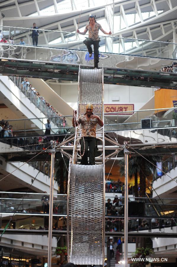 Acrobatic team from the USA perform "The wheel of death" at the Pondok Indah shopping mall in Jakarta, Indonesia, July 6, 2013. The acrobatic show lasts from June 21 to July 14. (Xinhua/Zulkarnain)