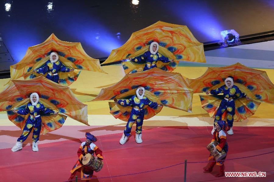 Artists perform during the opening ceremony of the Summer Universiade in Kazan, Russia, July 6, 2013. (Xinhua/Meng Yongmin)
