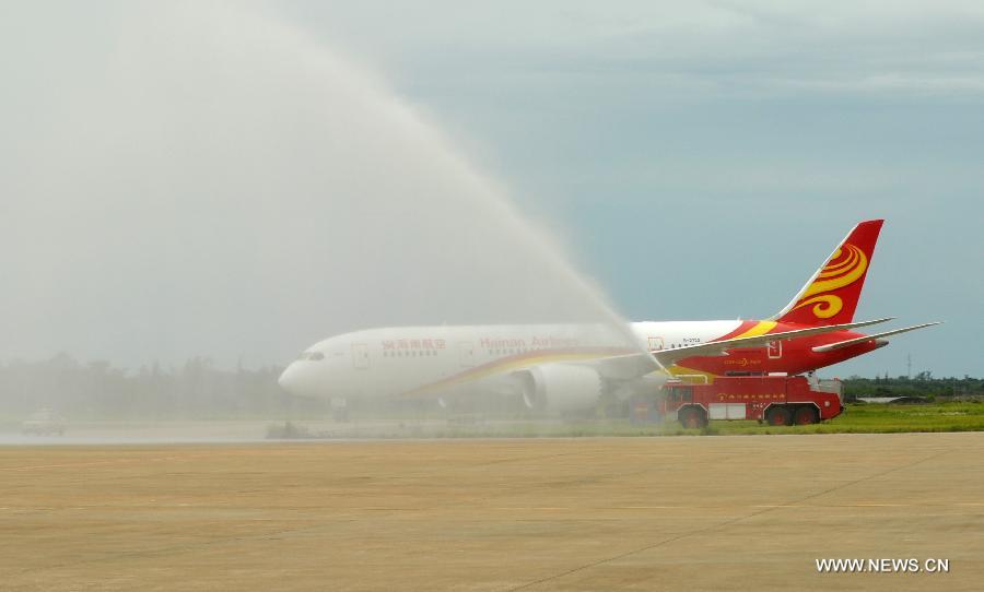 A Boeing 787 Dreamliner lands at the Haikou Meilan International Airport in Haikou, capital of south China's island of Hainan Province, July 7, 2013. Haian Airlines held a ceremony here to welcome the arrival of its first Boeing 787 Dreamliner. Mou Wei, vice president of Hainan Airlines, said on July 4 that the first 213-seat Dreamliner will serve the domestic route between Beijing and Haikou, capital of south China's Hainan Province, with 36 seats reserved for business class and 177 for economy. (Xinhua/Zhao Yingquan) 
