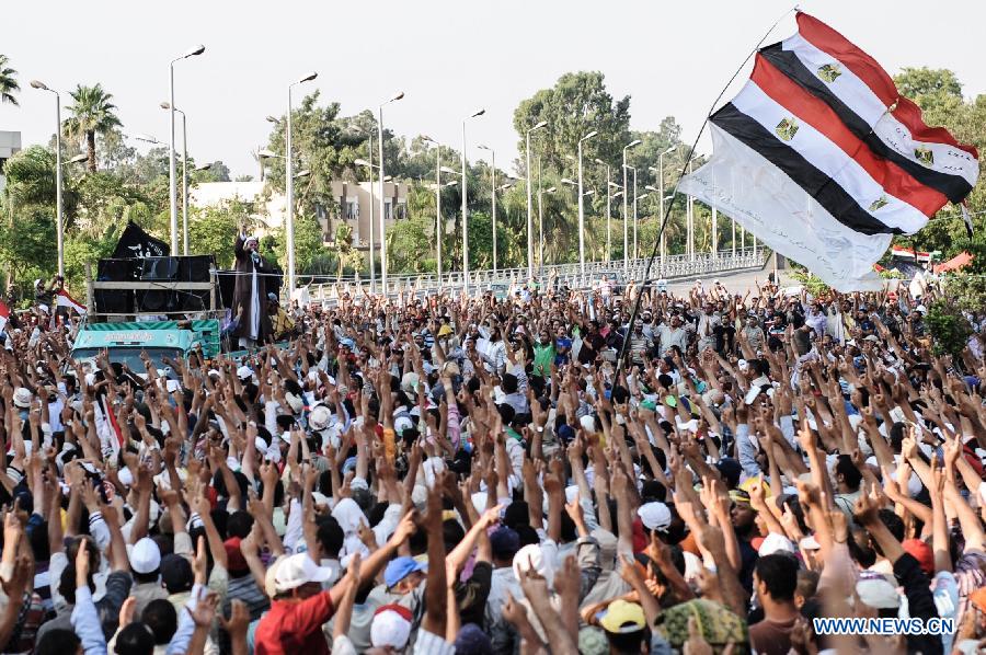 Supporters of Egyptian ousted president Mohamed Morsi participate a protest outside the Republican Guards headquarters in Nasr city, Cairo, Egypt, July 6, 2013. (Xinhua/Qin Haishi) 