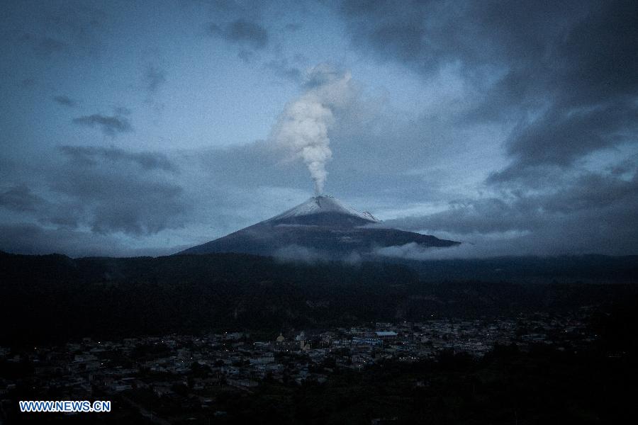 The Popocatepetl Volcano delivers a column of smoke, in the locality of Santiago Xalitzintla, state of Puebla, central Mexico, on July 7, 2013. Mexico's Interior Ministry issued a yellow alert phase 3, due to the increase of the Popocatepetl's volcanic activity, in the central Mexican state of Puebla. On Sunday, the monitoring system registered 2 hours of low frequency and high amplitude tremors, with persistent emissions of a column of steam, water, gas and moderate amounts of ashes. (Xinhua/Leonardo Casas)