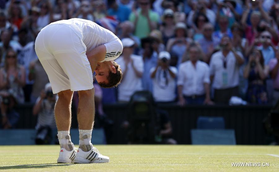 Andy Murray of Britain celebrates after winning the men's singles final match with Novak Djokovic of Serbia on day 13 of the Wimbledon Lawn Tennis Championships at the All England Lawn Tennis and Croquet Club in London, Britain, July 7, 2013. Andy Murray won his first Wimbledon title and ended Britain's 77-year wait for a men's champion with a 6-4 7-5 6-4 victory over world number one Novak Djokovic. (Xinhua/Wang Lili)