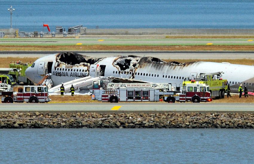 On-spot photos: Boeing 777 plane from ROK crashes in San Francisco