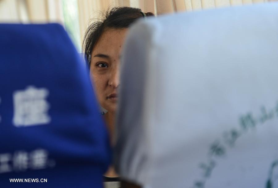 The relative of an air crash victim sits on a bus from east China's Jiangshan to Shanghai to catch a plane for the United States, in Jiangshan City, east China's Zhejiang Province, July 8, 2013. Two Chinese passengers, Wang Linjia and Ye Mengyuan, were killed in a crash landing of an Asiana Airlines Boeing 777 at San Francisco airport on Saturday morning. Their family members headed for the United States on Monday. (Xinhua/Han Chuanhao)