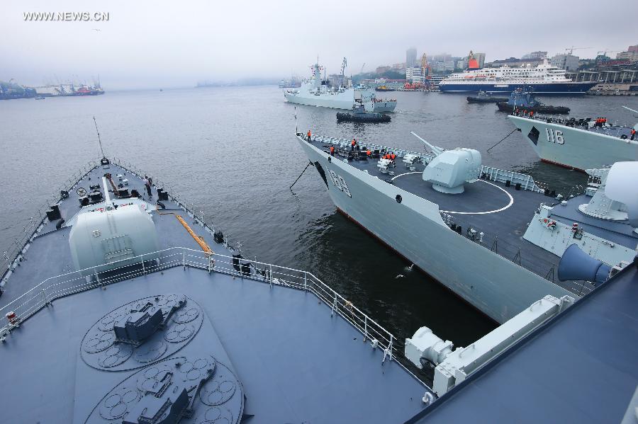 Chinese navy vessels leave for joint naval drills from a port in Vladivostok, Russia, July 8, 2013. China and Russia started on Monday the joint naval drills off the coast of Russia's Far East. (Xinhua/Zha Chunming)