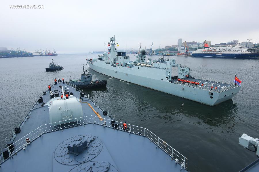 Chinese navy vessels leave for joint naval drills from a port in Vladivostok, Russia, July 8, 2013. China and Russia started on Monday the joint naval drills off the coast of Russia's Far East. (Xinhua/Zha Chunming) 