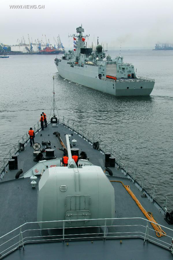 Chinese Navy vessels leave for joint naval drills from a port in Vladivostok, Russia, July 8, 2013. China and Russia started on Monday the joint naval drills off the coast of Russia's Far East. (Xinhua/Zha Chunming)