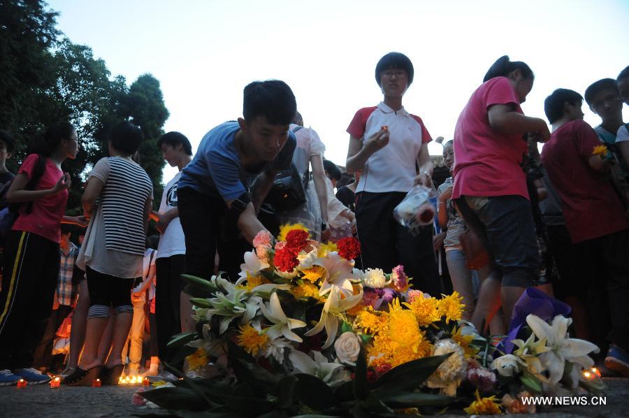 Students present flowers to mourn the death of Wang Jialin and Ye Mengyuan, two young girls killed in a crash landing of an Asiana Airlines Boeing 777 at San Francisco airport, in Jiangshan City, east China's Zhejiang Province, July 8, 2013. Local residents gathered at Xujiang Park in Jiangshan to show their grief to the 17-year-old Wang and 16-year-old Ye, who were students from Jiangshan High School. (Xinhua/Huang Shuifu)