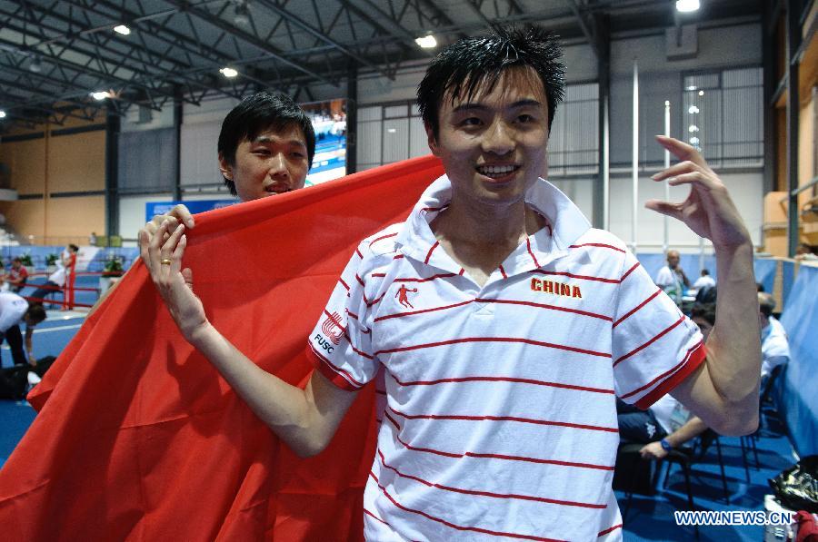China's Dong Chao celebrates victory after the Men's Epee Individual Finals at the 27th Summer Universiade in Kazan, Russia, July 8, 2013. Dong claimed the title by defeating Kazakhstan's Ruslan Kurbanov with 15-10. (Xinhua/Jiang Kehong)