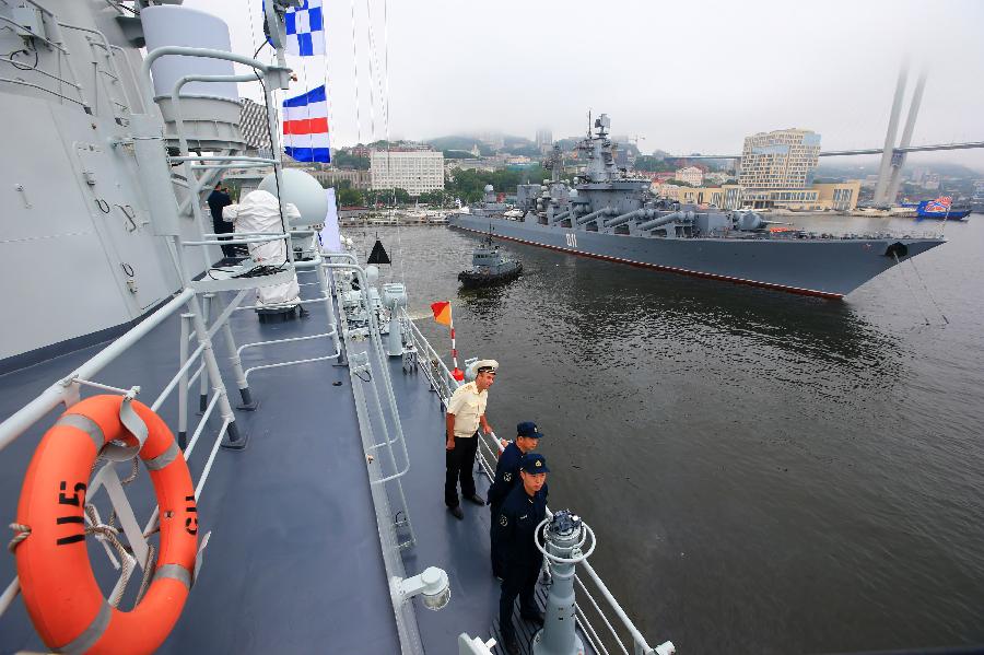 A Chinese Navy vessel leaves for joint naval drills from a port in Vladivostok, Russia, July 8, 2013. China and Russia started on Monday the joint naval drills off the coast of Russia's Far East. (Xinhua/Zha Chunming)