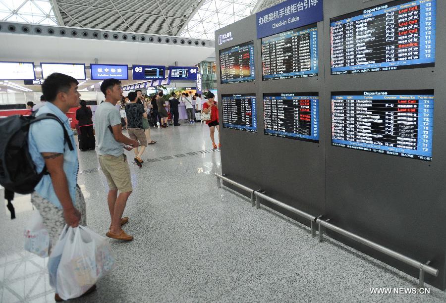 Over 4,000 passengers stranded at Chengdu airport due to rainstorm 