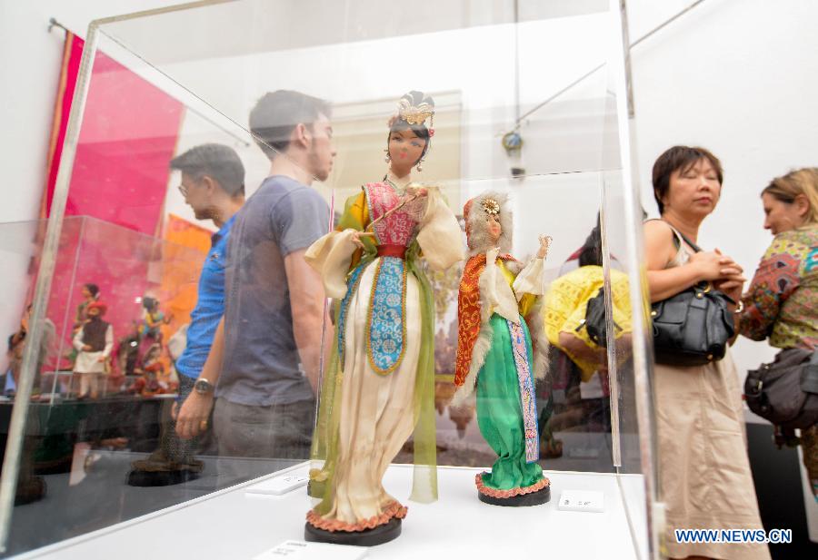 Visitors watch dolls dressed in Chinese traditional costume during the World Costumes Dolls Exhibition in Kuala Lumpur, in Malaysia, on July 9, 2013. (Xinhua/Chong Voon Chung)