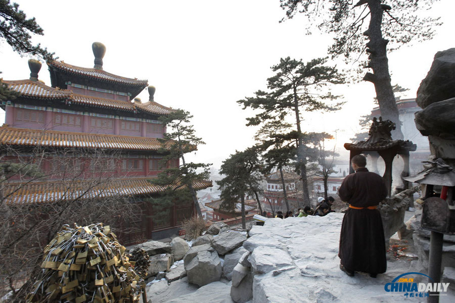 Situated to the north of the Mountain Resort, Puning Temple was built in 1755 by Emperor Qianlong.The temple consists of many magnificent halls and laid out in apple-pie order, covering an area of 23,000 square meters. Its front hall follows the layout of the Buddhist monasteries of the Han people. The Grand Hall of the Buddha is characteristic of the ancient architecture of the Han people. Its rear half is based on the Buddhist concept of the world as manifested in sacred place of Tibetan Lamaism, the Sameye Monastery. (Photo by Jia Yue for Chinadaily.com.cn)