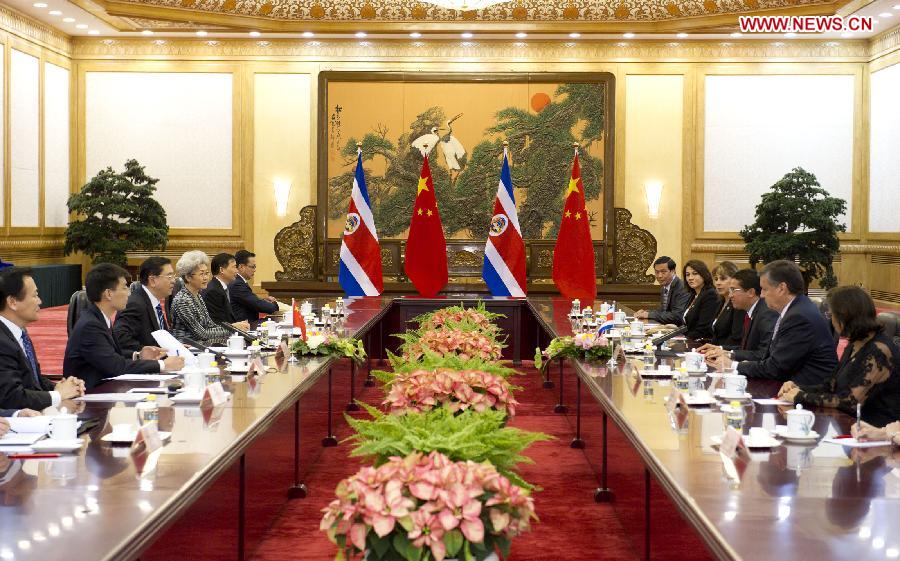 Zhang Dejiang (3rd L), chairman of the Standing Committee of China's National People's Congress (NPC), holds talks with Costa Rican Legislative Assembly President Luis Fernando Mendoza (3rd R), in Beijing, capital of China, July 9, 2013. (Xinhua/Huang Jingwen)