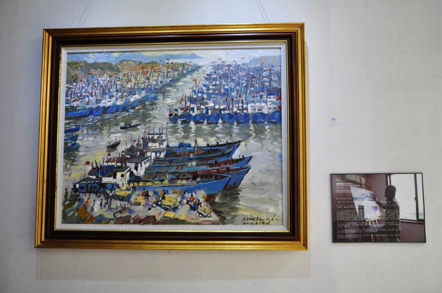 "Sailing: Xiangzi'ao Wharf, Shengshan Town, Zhoushan City" (80cmX100cm), March 19, 2013, the very first of the "Jiangnan" series. Chinese Australian oil painter Li Xiaozheng's new exhibition themed "Jiangnan Charm" opened on July 7 at the Roundness Art Gallery in Beijing's Songzhuang, the largest art zone in both China and the world. The exhibition features 28 artworks created by Li during his 34-day fieldtrip, between March and April of this year, to Jiangnan. (China.org.cn/Zhang Junmian)