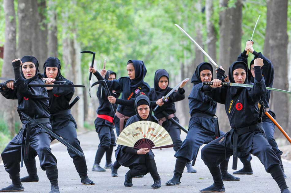 The photo taken on Feb. 8, 2013 shows a group of Iranian female ninjas displaying various combat skills.(Source: gmw)