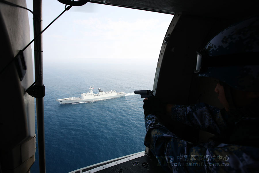 Chinese and Russian warships participating in the China-Russia "Joint Sea-2013" joint naval drill conduct joint escort drill in a designated exercise sea area on July 9, 2013. (China Military Online/Sun Yang) 