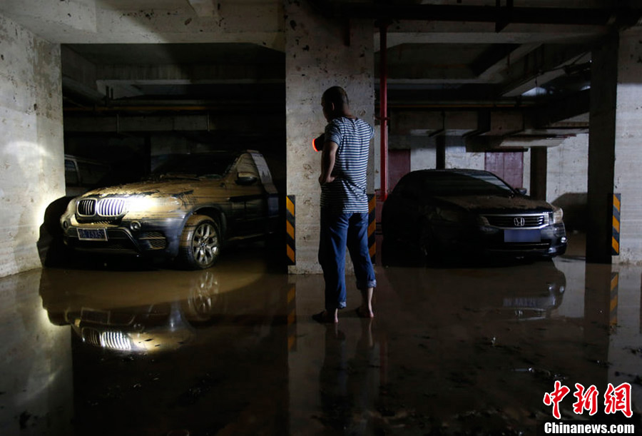 Rainstorms flood more than 10,000 cars in underground garages in Wuhan