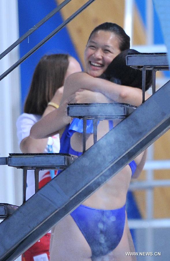 Jia Dongjin (L) of China greets her teammates Zheng Shuangxue after the final of women's 3m Spingboard diving at the 27th Summer Universiade in Kazan, Russia, July 10, 2013. Jia Dongjin won the silver medal with 312.75. (Xinhua/Kong Hui)