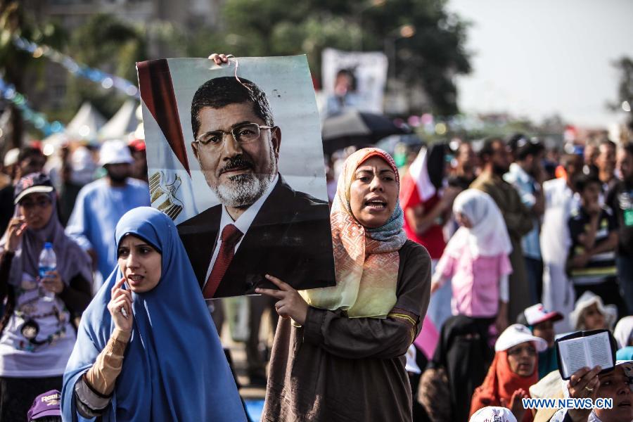 Supporters of Egypt's deposed President Mohamed Morsi chant slogans near the headquarters of the Republican Guard on the first day of the holy month of Ramadan in Cairo, Egypt, July 10, 2013. Egypt's armed force has warned in a statement against any attempt to disrupt the country's "difficult and complex" transition. (Xinhua/Amru Salahuddien)