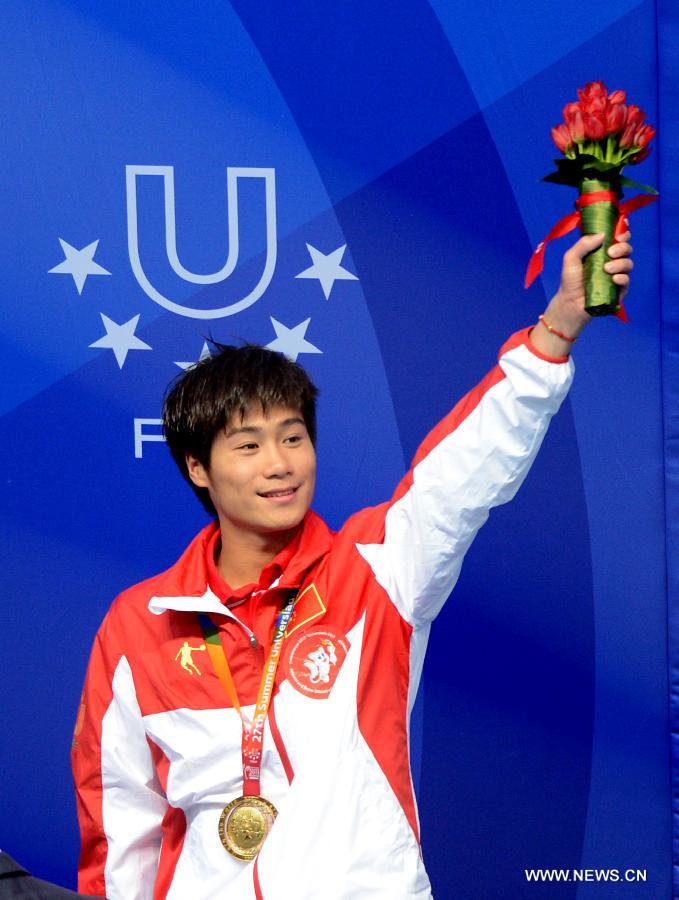 Huo Liang of China greets spectators during the awarding ceremony for the men's 10m platform diving at the 27th Summer Universiade in Kazan, Russia, July 10, 2013. Huo Liang won the gold medal with 531.25. (Xinhua/Kong Hui)