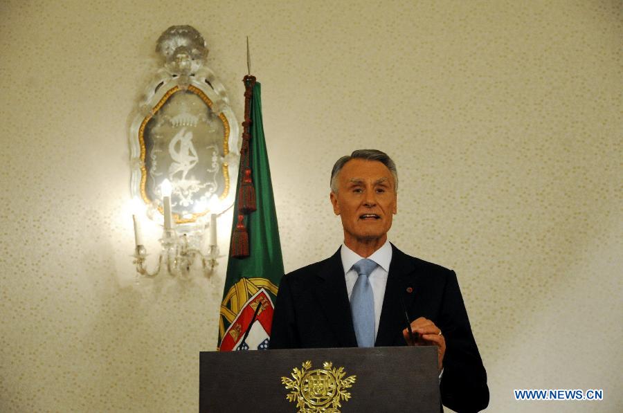 Portuguese President Anibal Cavaco Silva delivers a speech in Lisbon July 10, 2013. Anibal Cavaco Silva on Wednesday urged leading political parties to reach a consensus on preparing early elections next June as part of a "national salvation" deal when Portugal exits from a bailout program of international lenders. (Xinhua/Zhang Liyun)