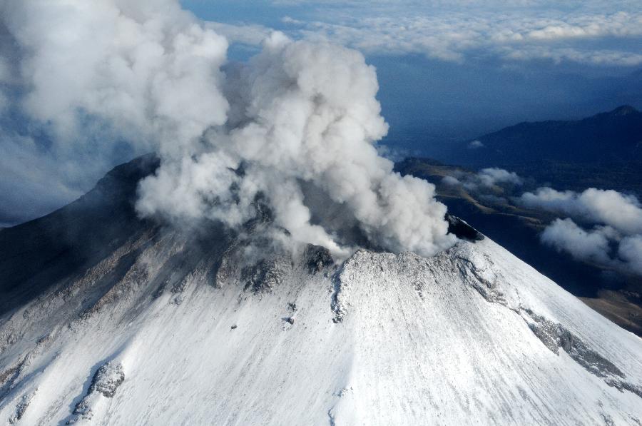 Image provided by the Armed Navy Secretariat of Mexico (SEMAR) shows steam and ash rising from the crater of the Popocatepetl volcano in Puebla, Mexico, on July 10, 2013. According to the lastest report from the National Center for Disaster Prevention, during the last 24 hours there have been 39 moderate exhalations of low magnitude in the volcano, and the volcanic alert remains in Phase 3 yellow. (Xinhua/SEMAR)