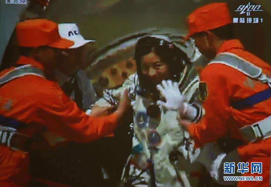 Astronaut Wang Yaping goes out of the re-entry capsule of China's Shenzhou-10 spacecraft on June 26, 2013. (Xinhua)