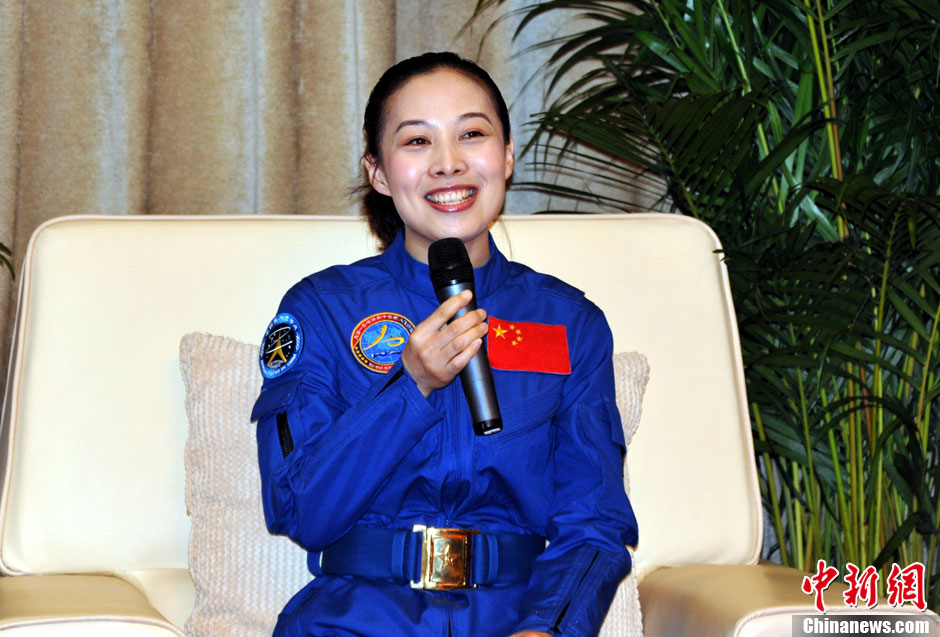 Wang Yaping, the only female astronaut in the Shenzhou-10 manned space mission, answers media’s questions at the space city in Beijing on July 11. (Chinanews.com/ Sun Zifa)