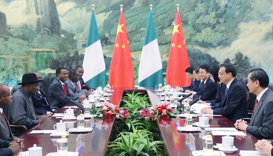 Chinese Premier Li Keqiang (2nd R) meets with Nigerian President Goodluck Ebele Jonathan (2nd L) at the Great Hall of the People in Beijing, capital of China, July 11, 2013. (Xinhua/Yao Dawei)