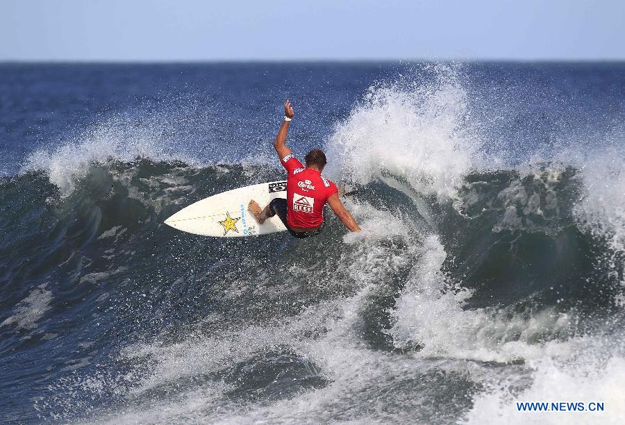 Granger Larsen of the United States competes during El Salvador's Reef Pro Cup 2013 in La Libertad, El Salvador, on July 10, 2013. (Xinhua/Oscar Rivera)