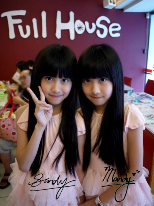 Zhou Yuxi and Zhou Yuhan, also called Sandy and Mandy, are from Taiwan province. They are considered the most potential stars in the province. (Photo/ zjol.com.cn)